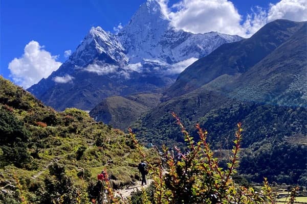 budget vs luxury nepal treks