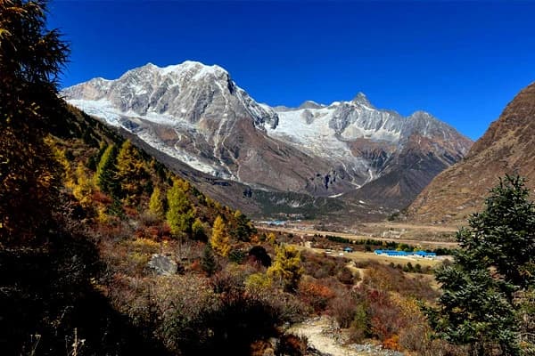 manaslu circuit in autumn