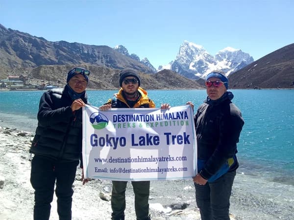 trek to gokyo lakes
